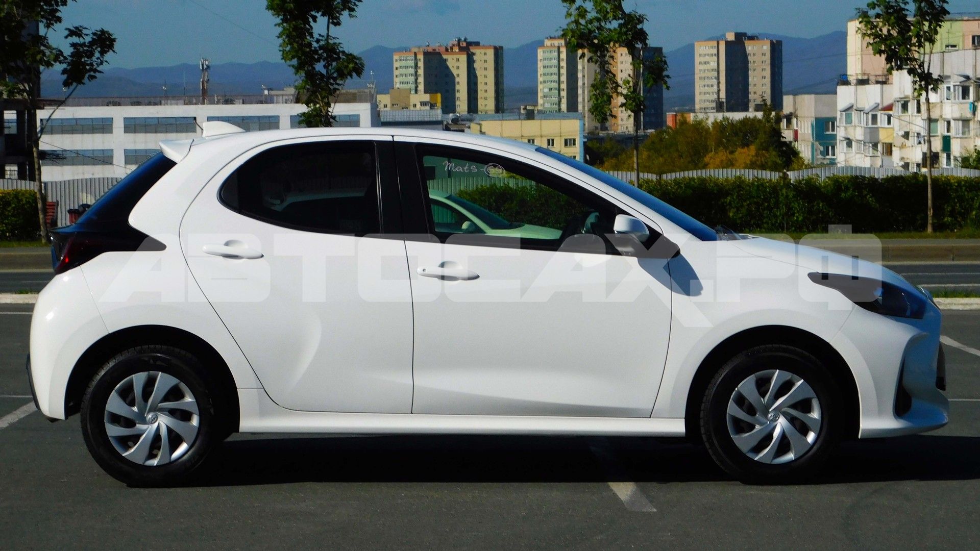 Toyota Yaris 2023, Хэтчбек — фото 8