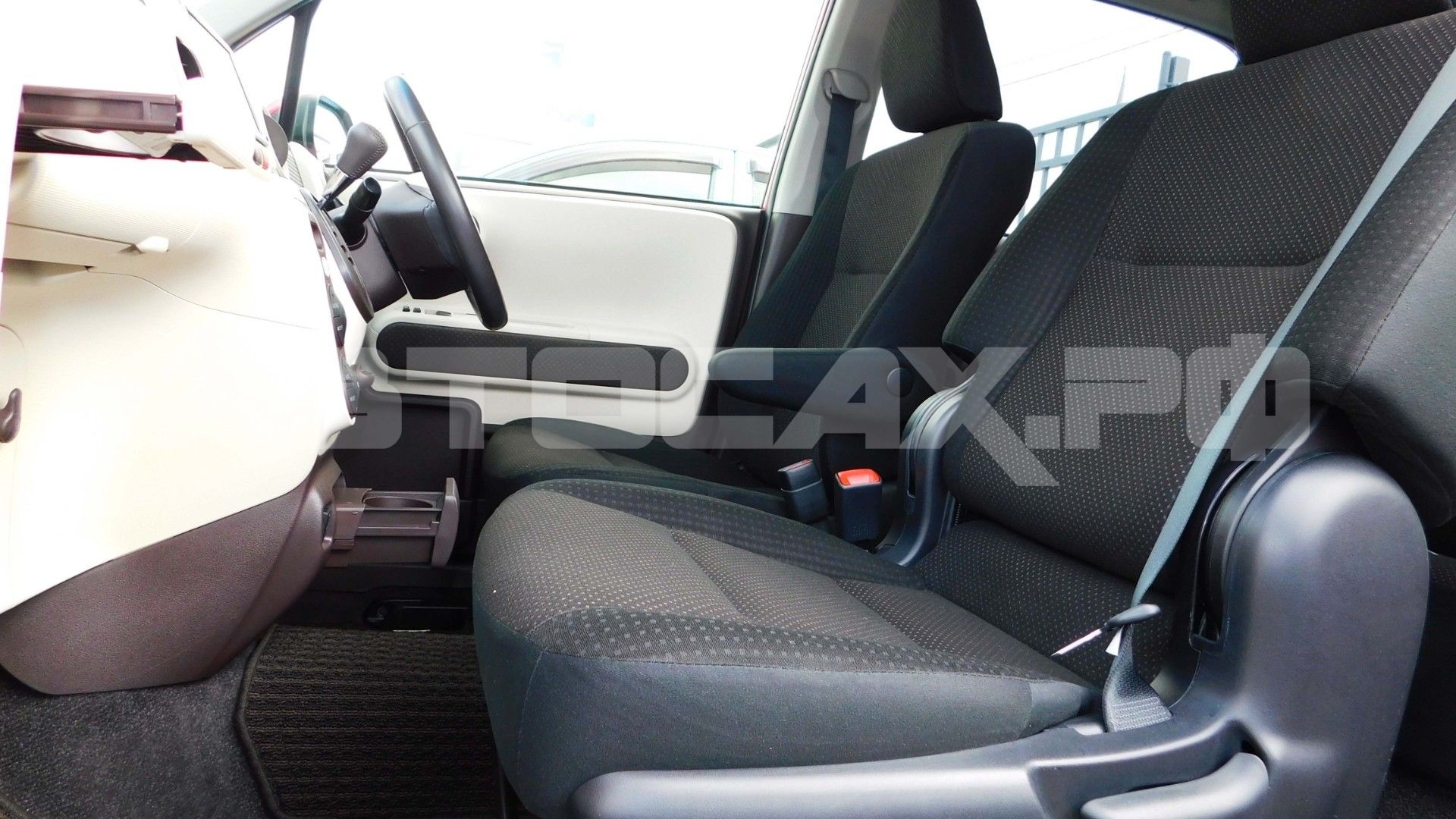 Toyota Porte 2015, Хэтчбек — фото 13