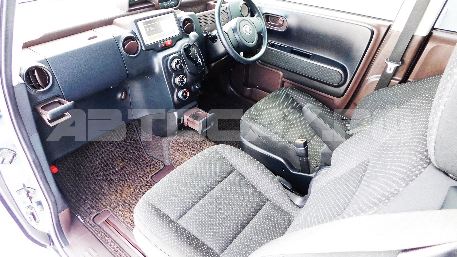 Toyota Spade 2016, Хэтчбек — фото 12