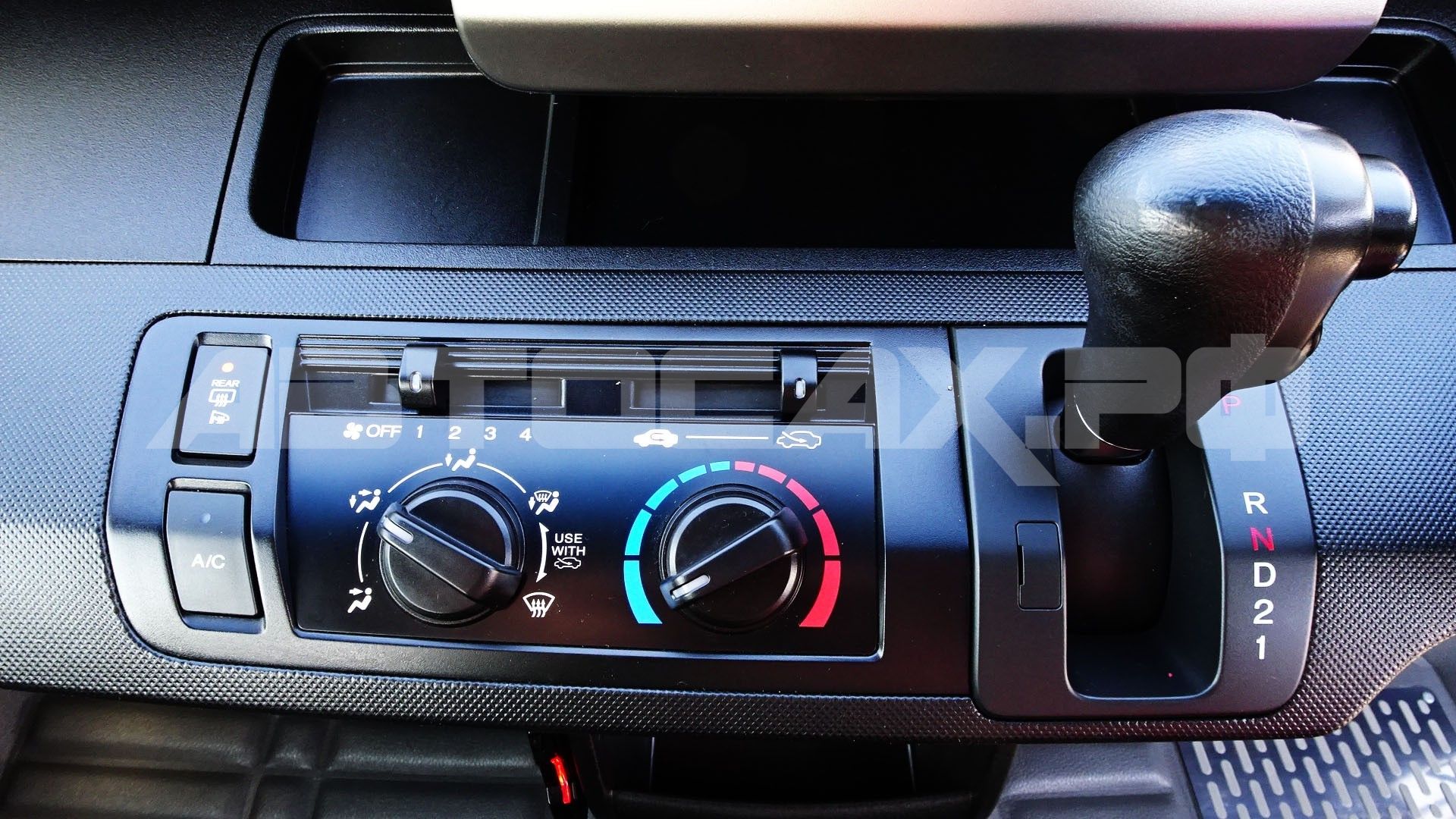 Honda Freed Spike 2015, Минивэн — фото 27