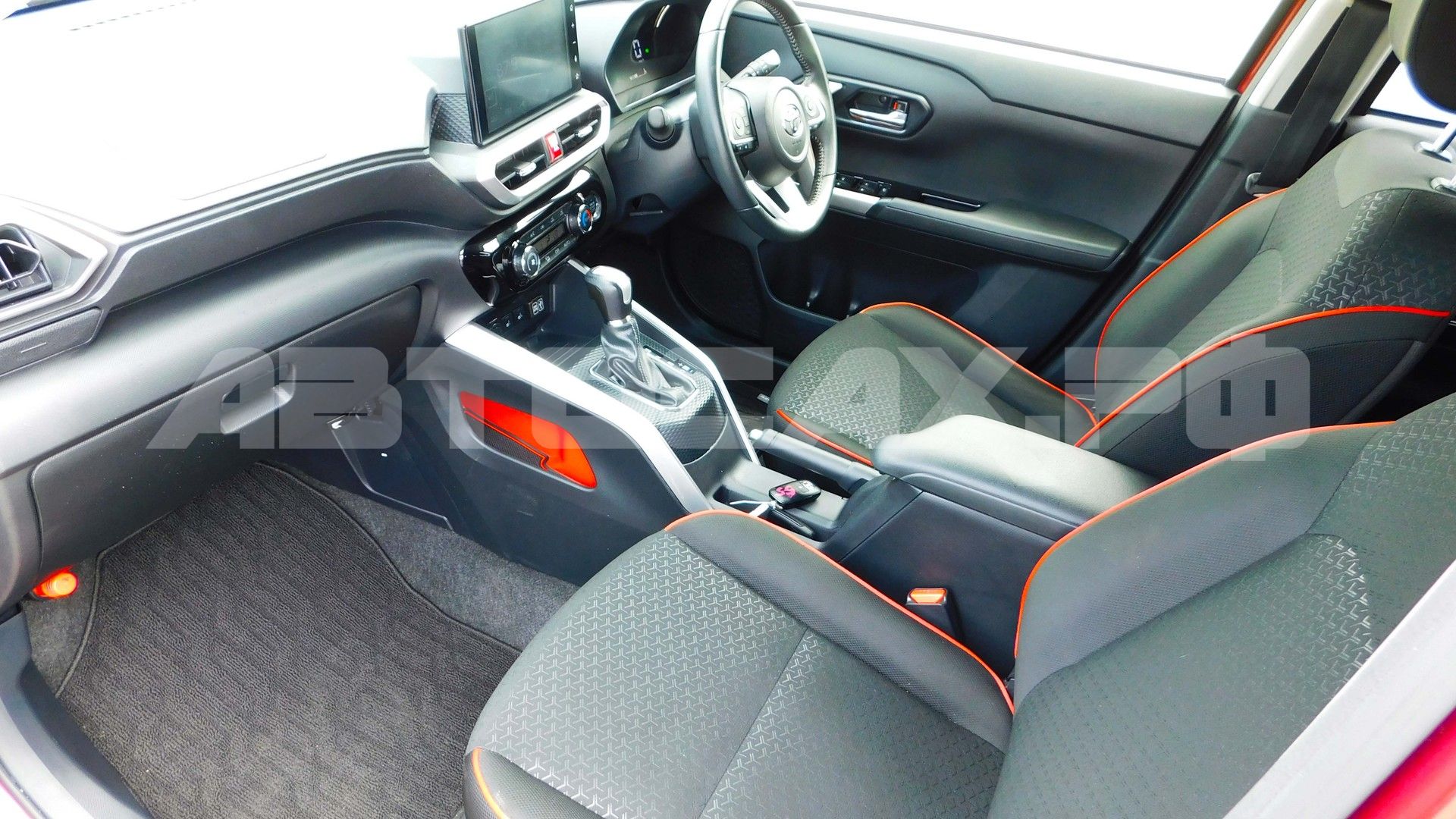 Toyota Raize 2023, Кроссовер — фото 17