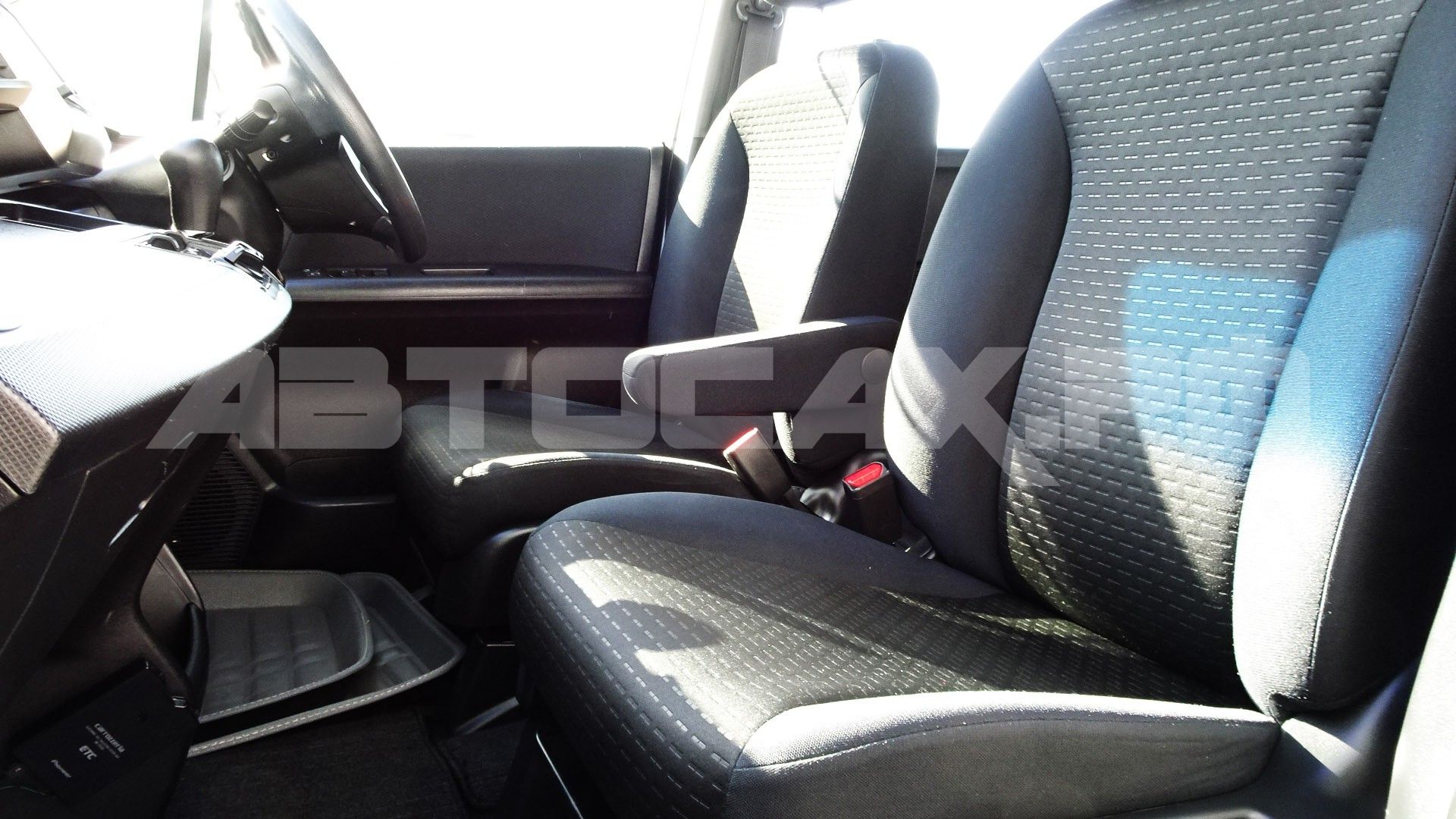 Honda Freed Spike 2015, Минивэн — фото 13
