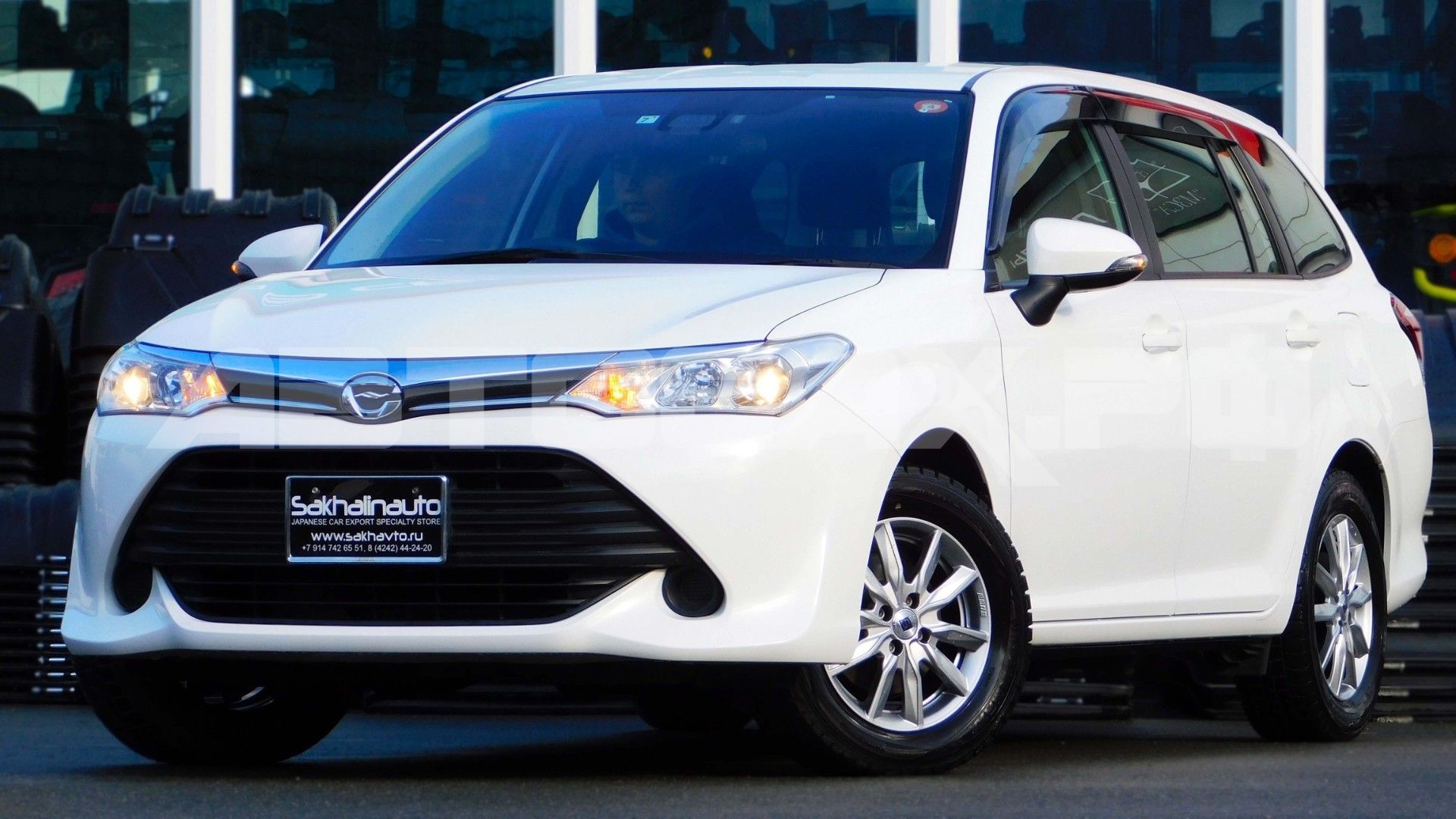Toyota Corolla Fielder 2017, Универсал — фото 2