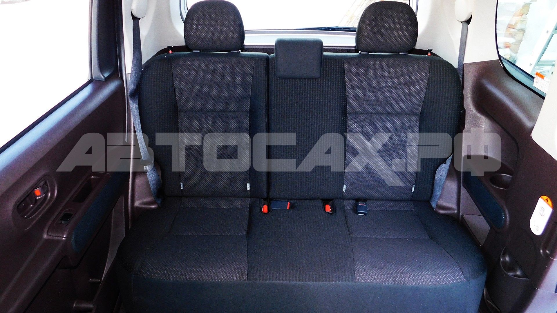 Toyota Porte 2016, Хэтчбек — фото 16