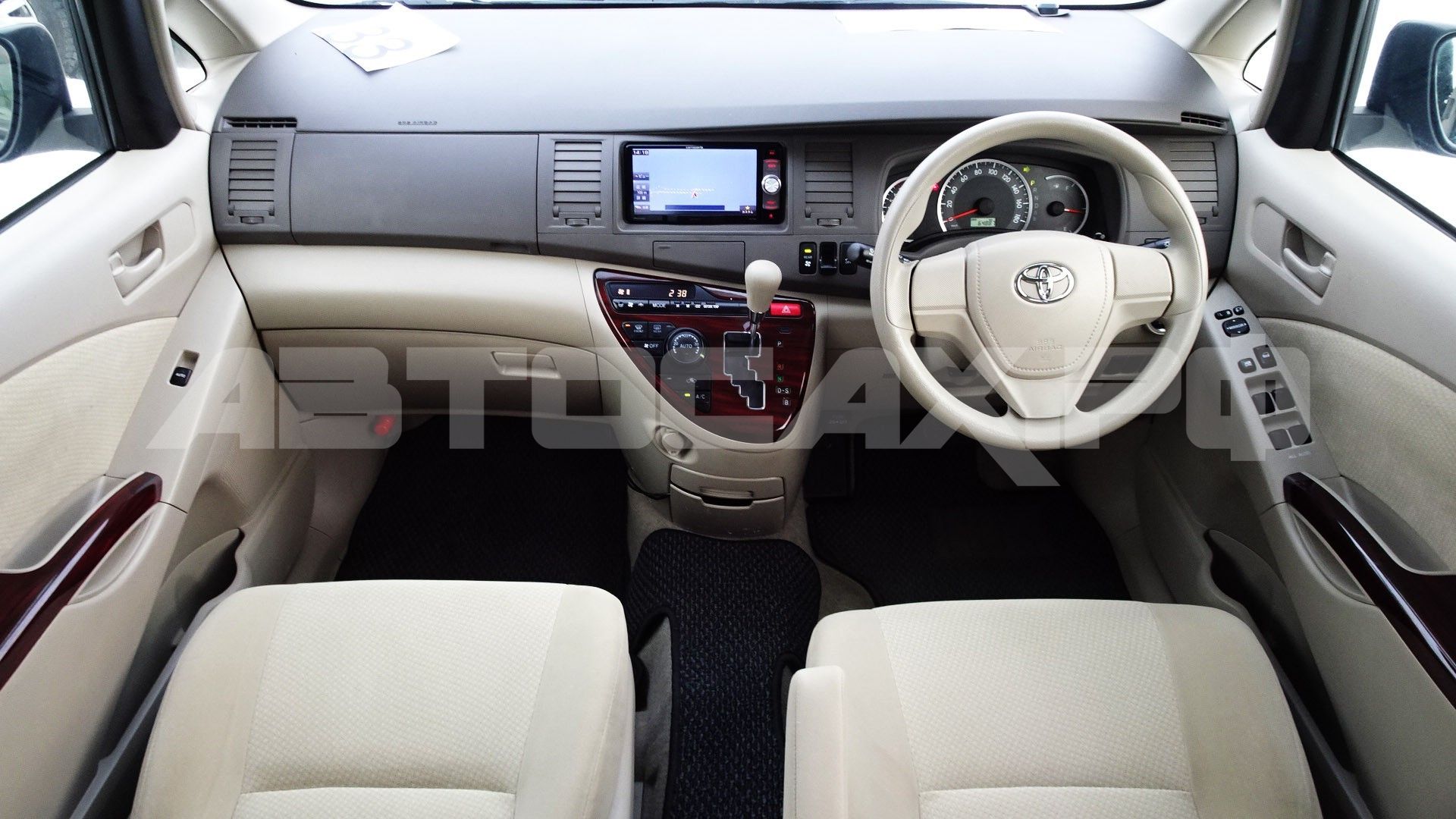 Toyota Isis 2016, Минивэн — фото 7