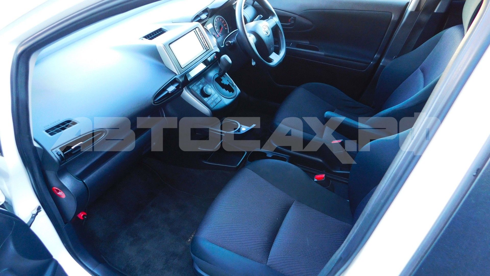 Toyota Wish 2015, Универсал — фото 13