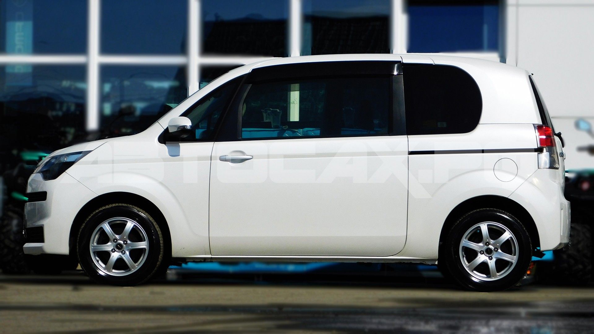 Toyota Spade 2017, Хэтчбек — фото 7