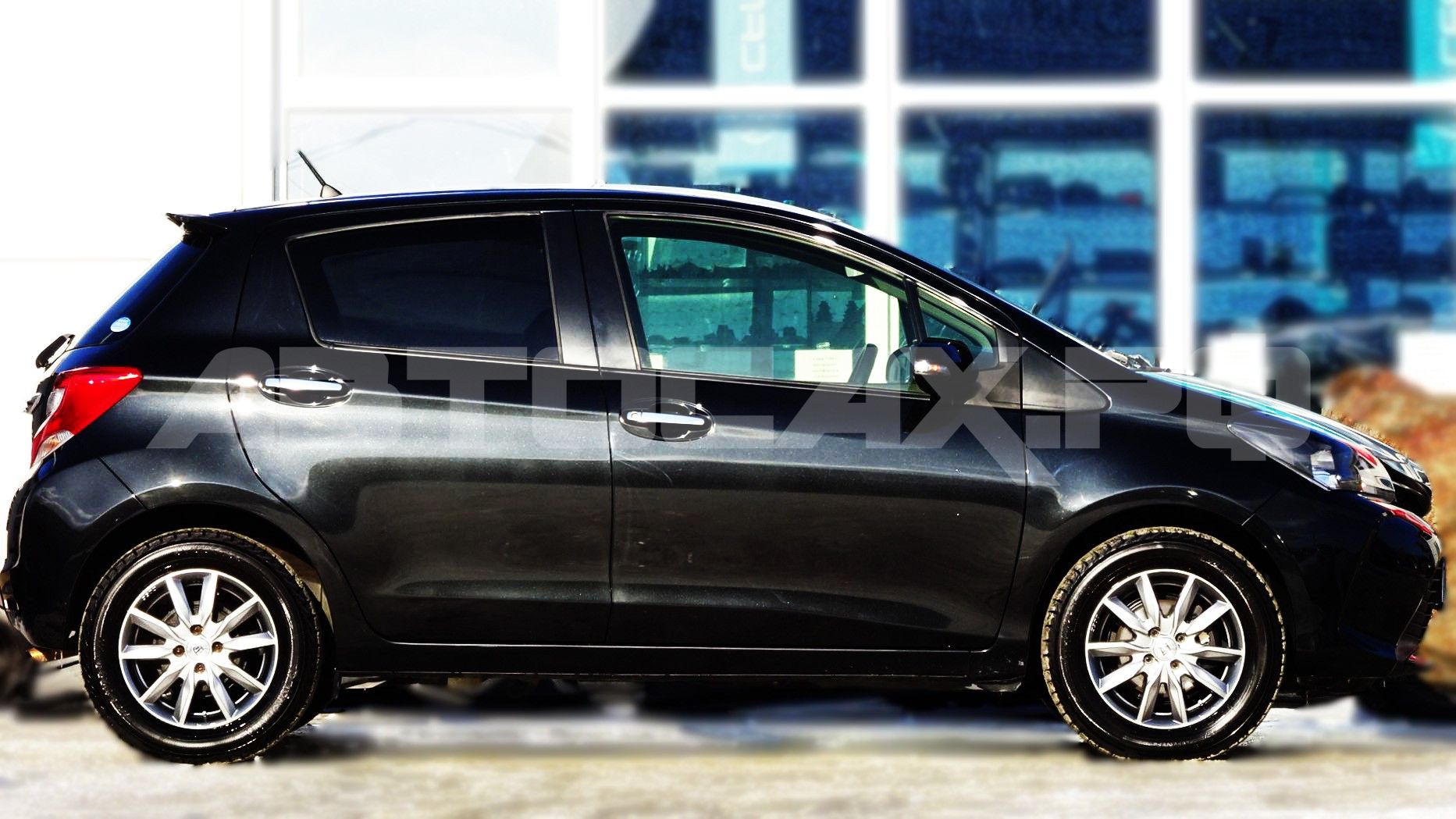Toyota Vitz 2018, Хэтчбек — фото 6