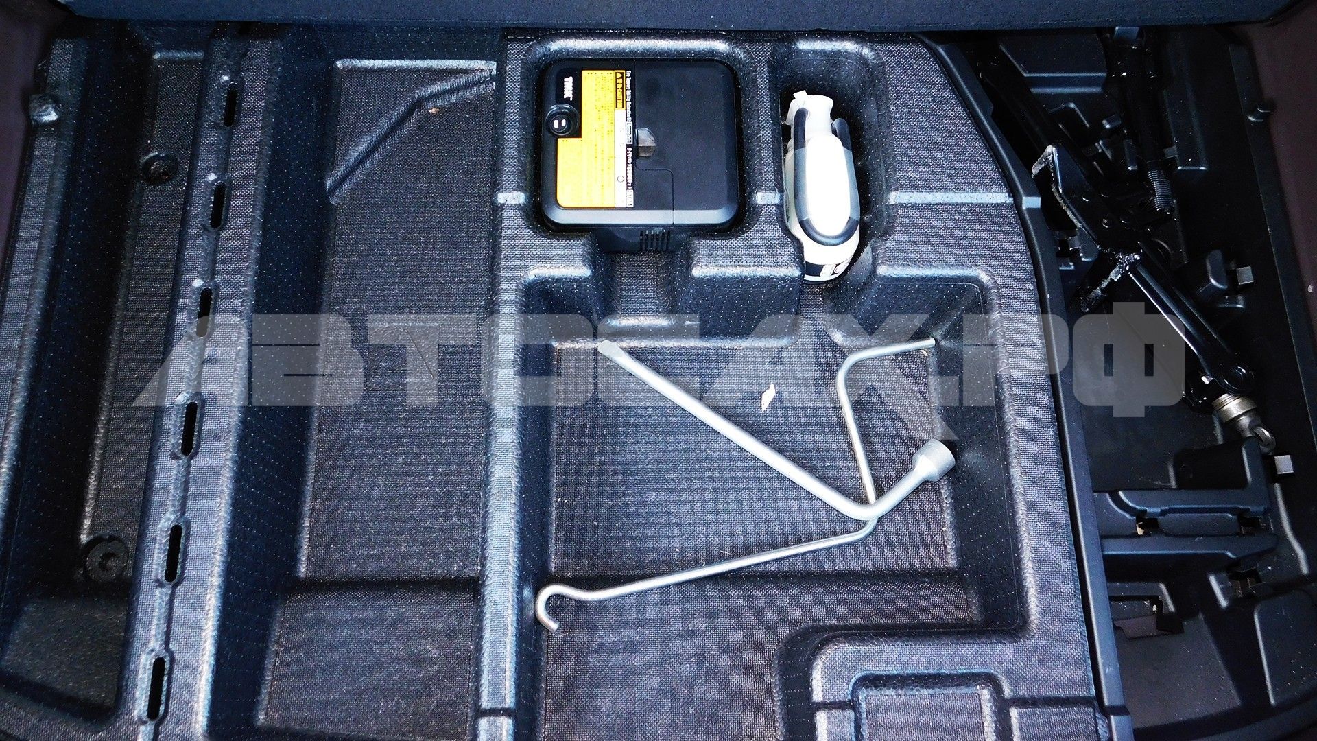 Toyota Spade 2018, Хэтчбек — фото 30