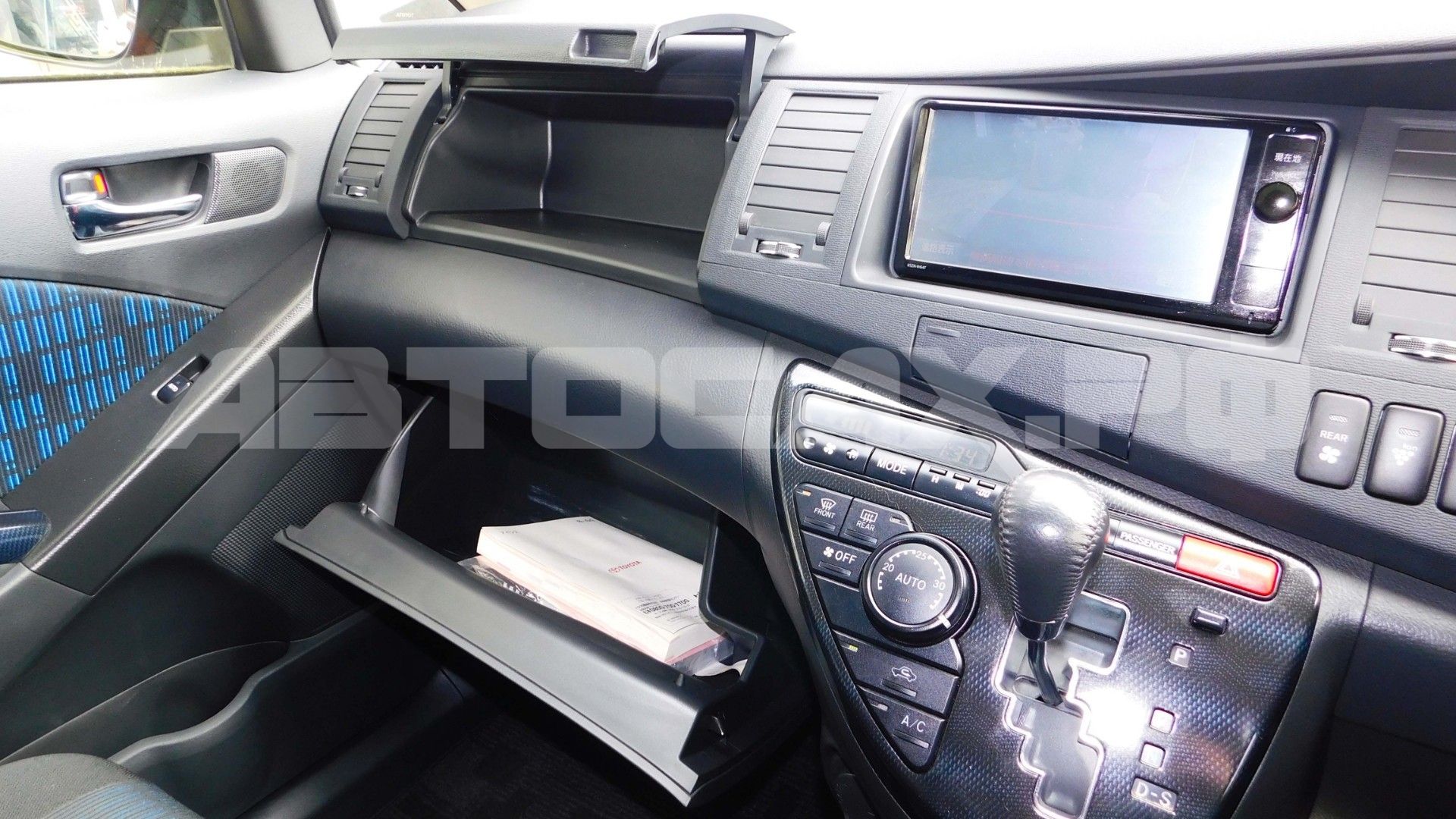Toyota Isis 2016, Минивэн — фото 36