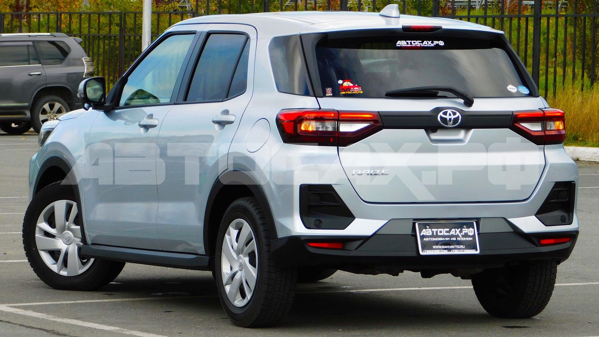Toyota Raize 2021, Кроссовер — фото 2