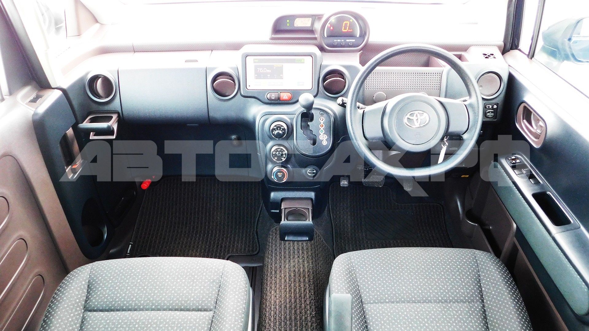 Toyota Spade 2016, Хэтчбек — фото 11