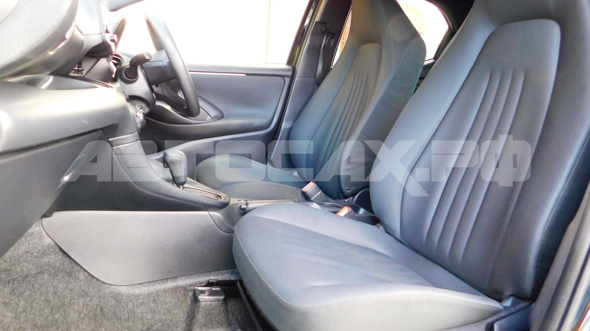 Toyota Yaris 2022, Хэтчбек — фото 16