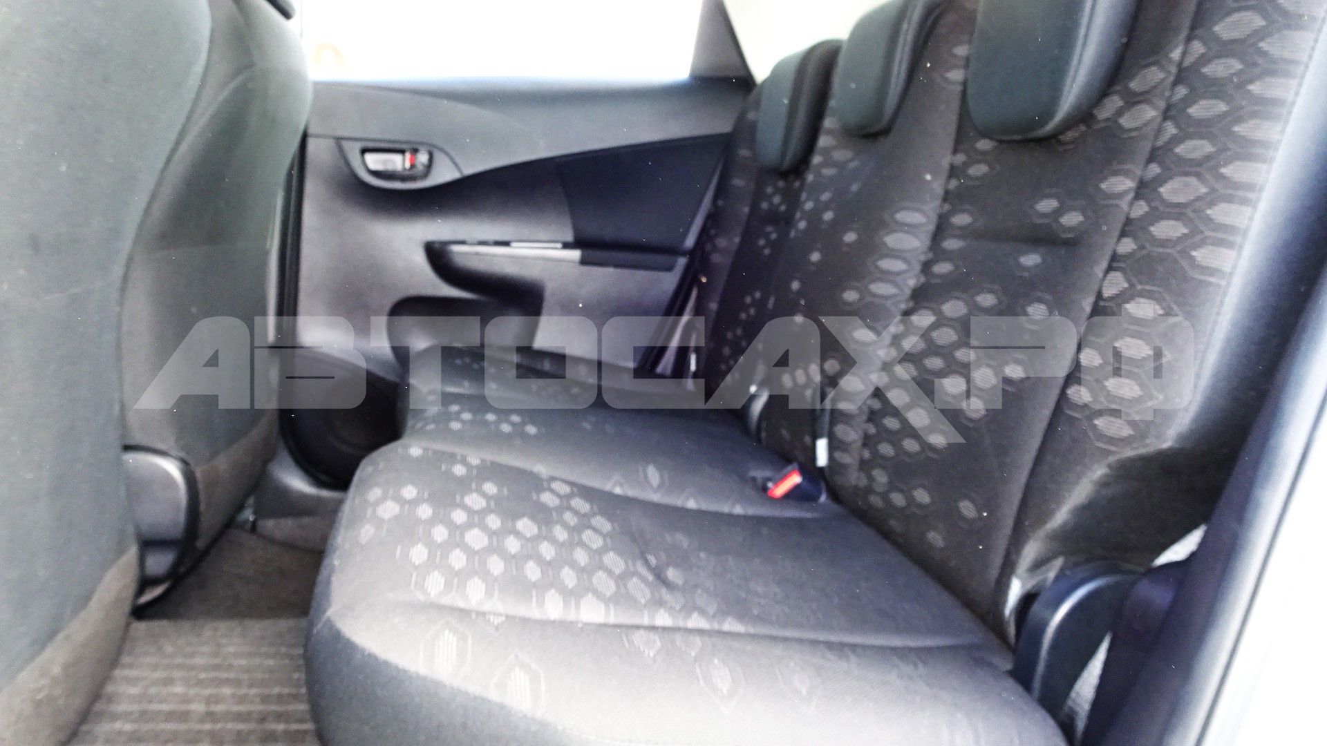 Toyota Ractis 2016, Хэтчбек — фото 9
