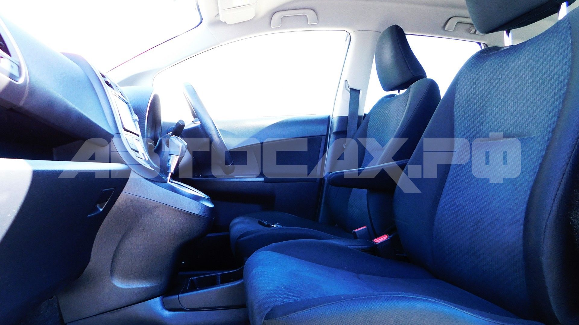 Toyota Ractis 2015, Хэтчбек — фото 10