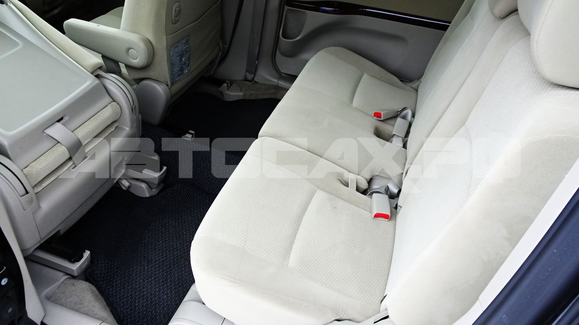 Toyota Isis 2016, Минивэн — фото 14