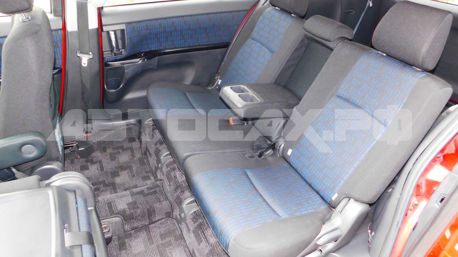 Toyota Isis 2016, Минивэн — фото 15