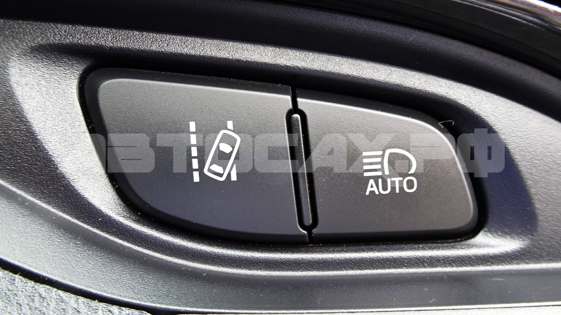 Toyota Vitz 2016, Хэтчбек — фото 21