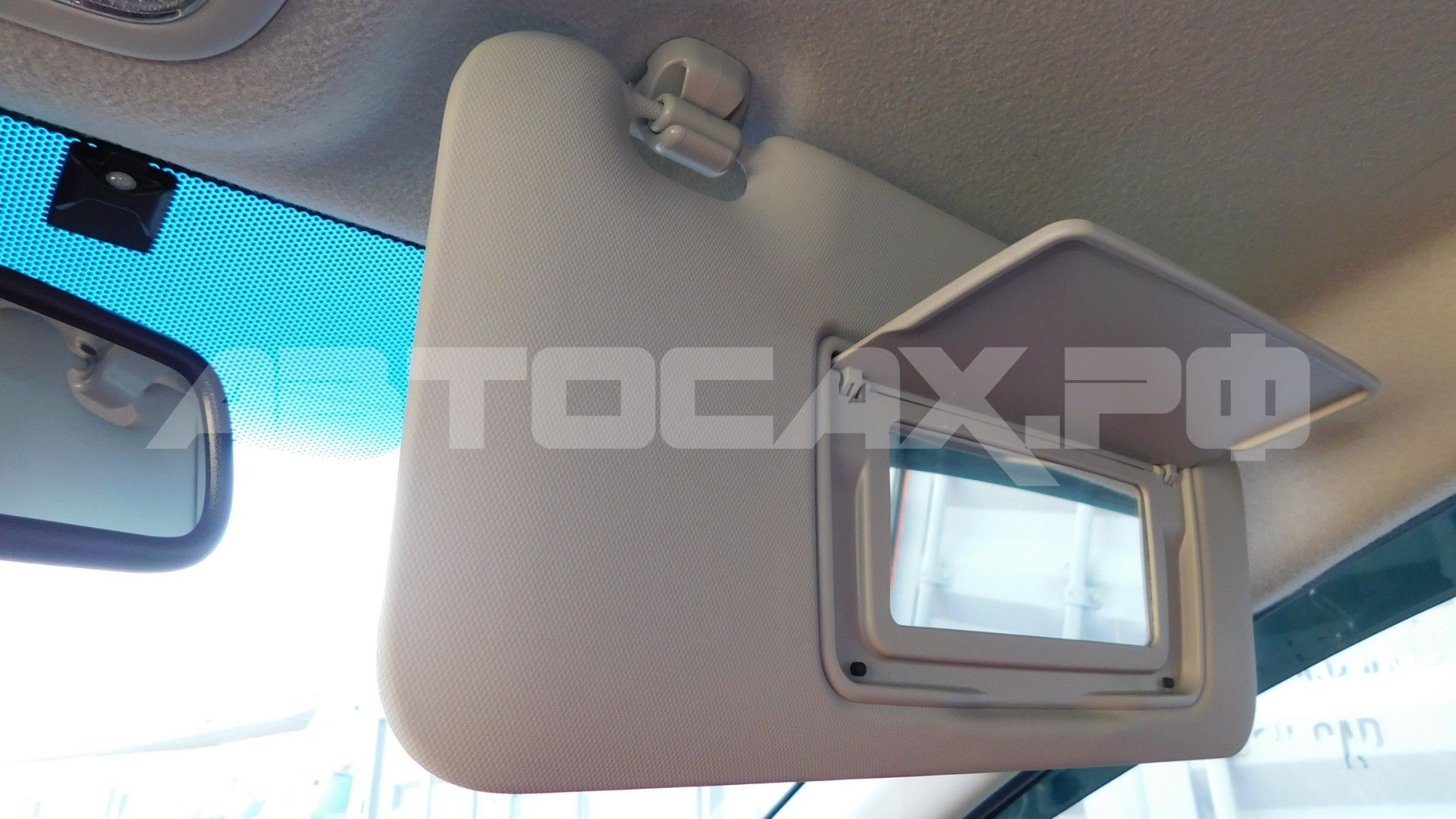 Toyota Isis 2017, Минивэн — фото 15
