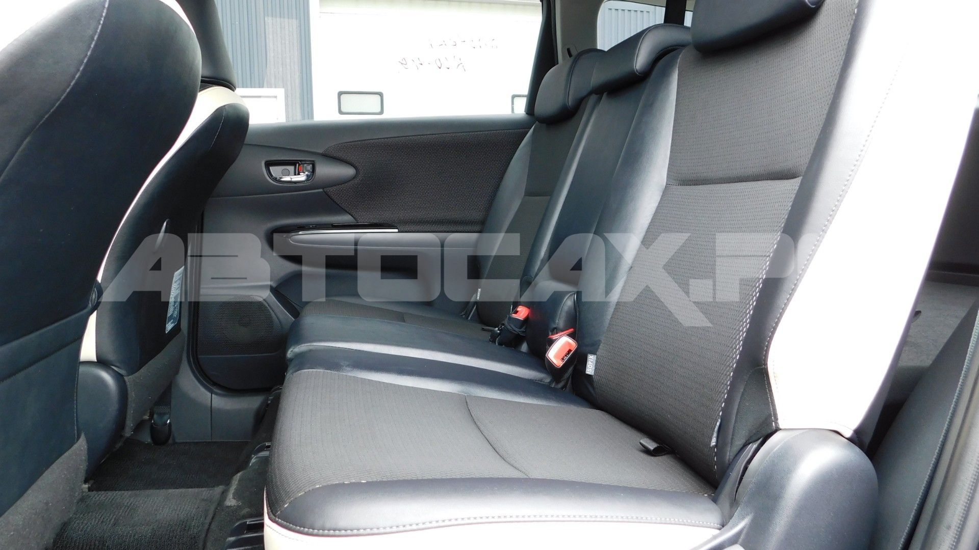 Toyota Wish 2017, Универсал — фото 18