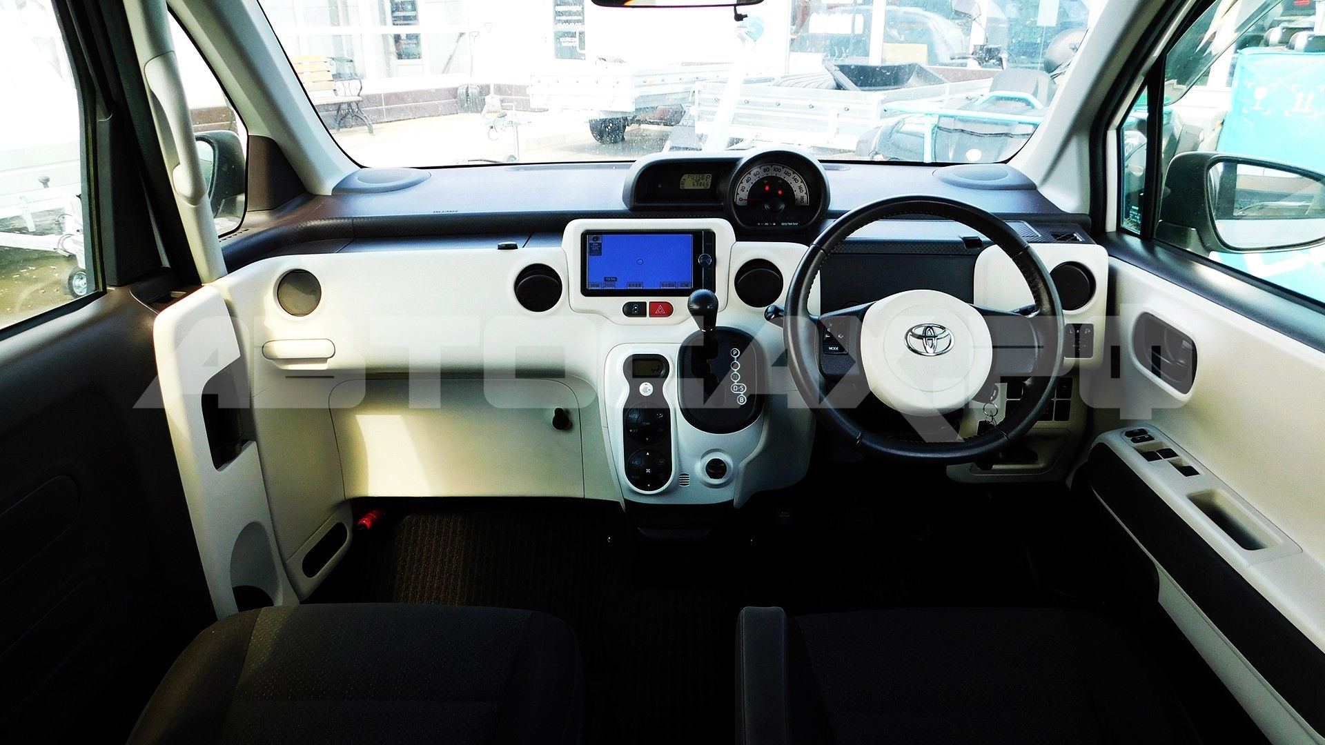 Toyota Spade 2017, Хэтчбек — фото 12