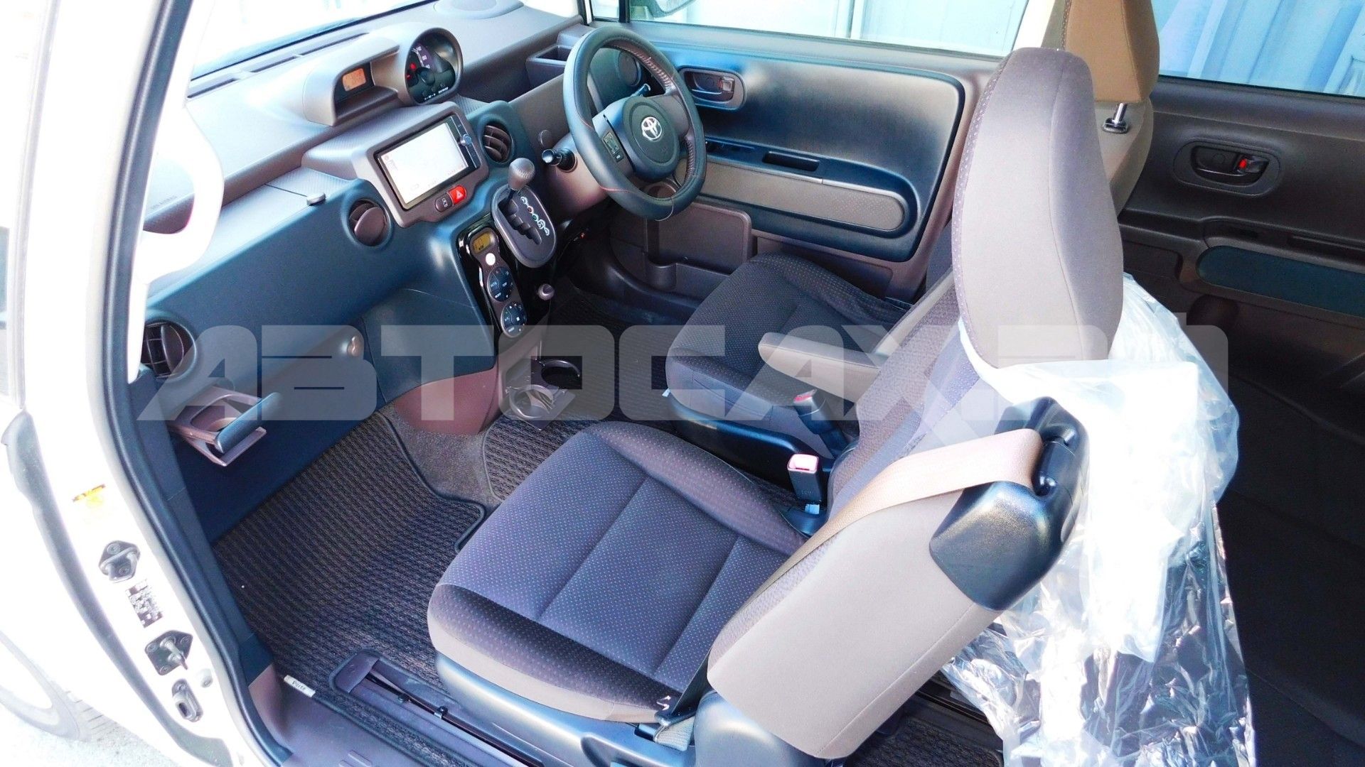 Toyota Porte 2018, Хэтчбек — фото 12