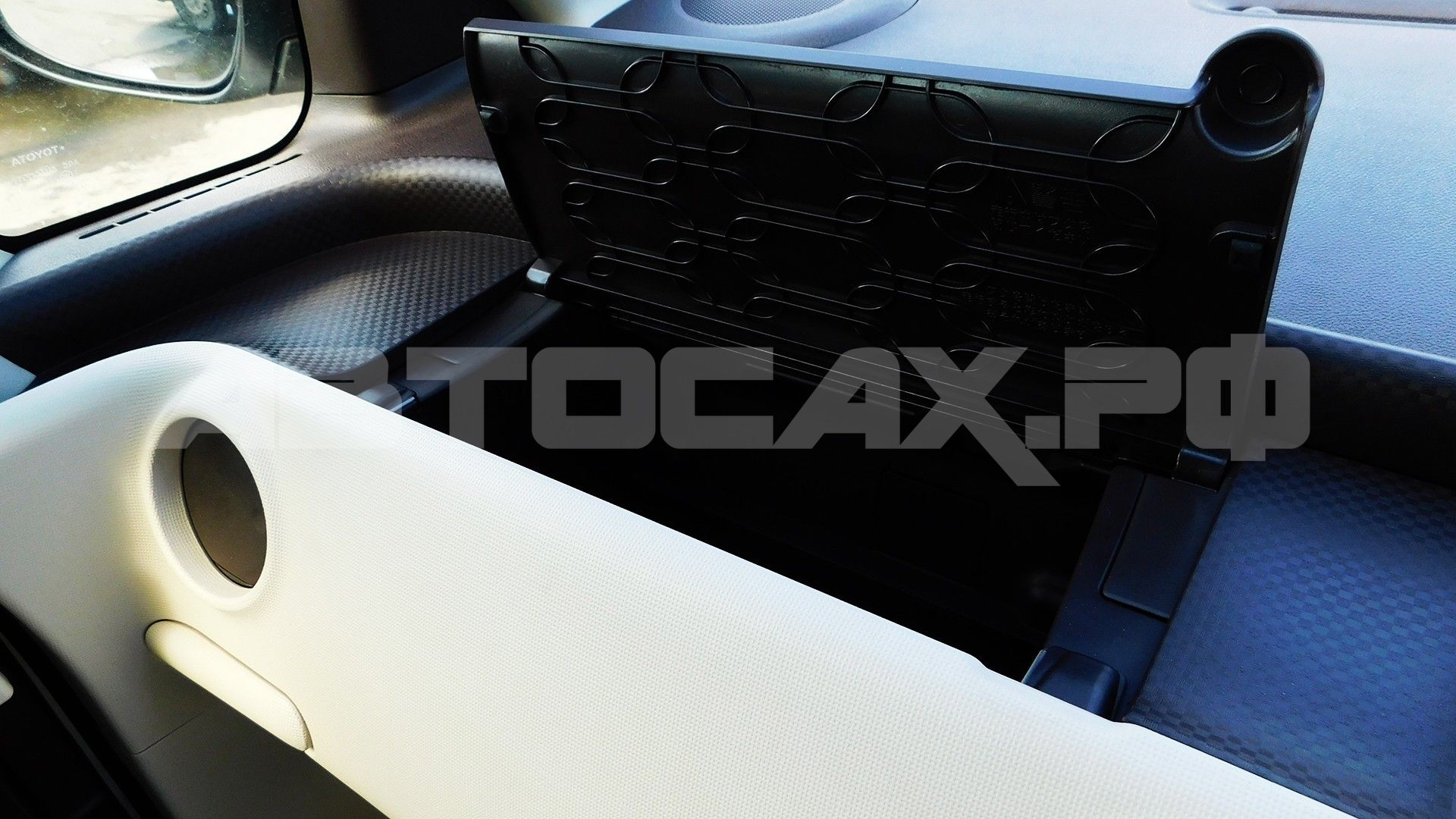 Toyota Spade 2017, Хэтчбек — фото 28