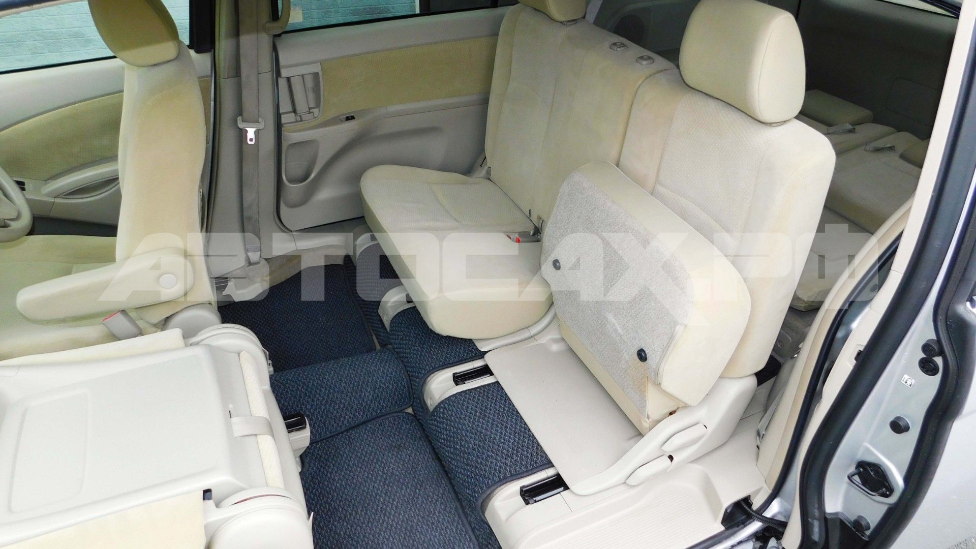 Toyota Isis 2015, Минивэн — фото 19