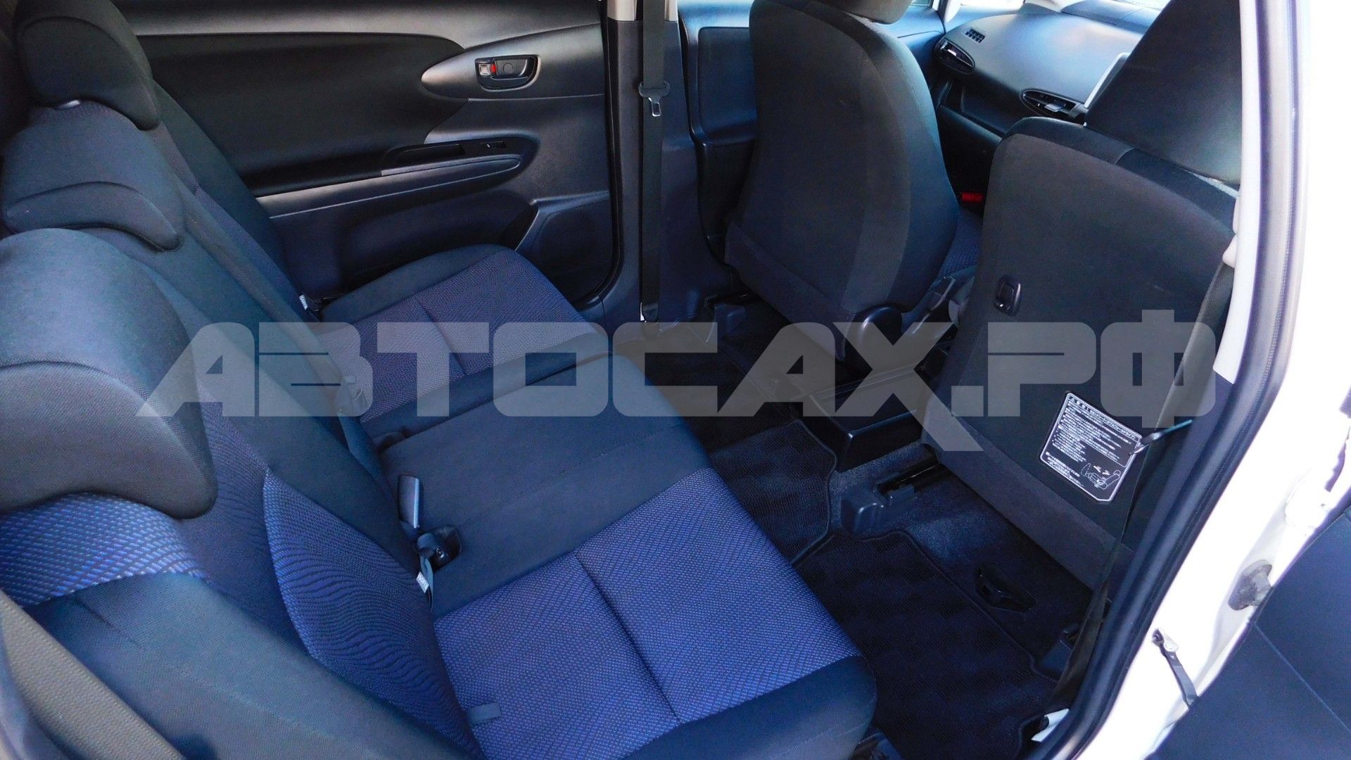 Toyota Wish 2015, Универсал — фото 17