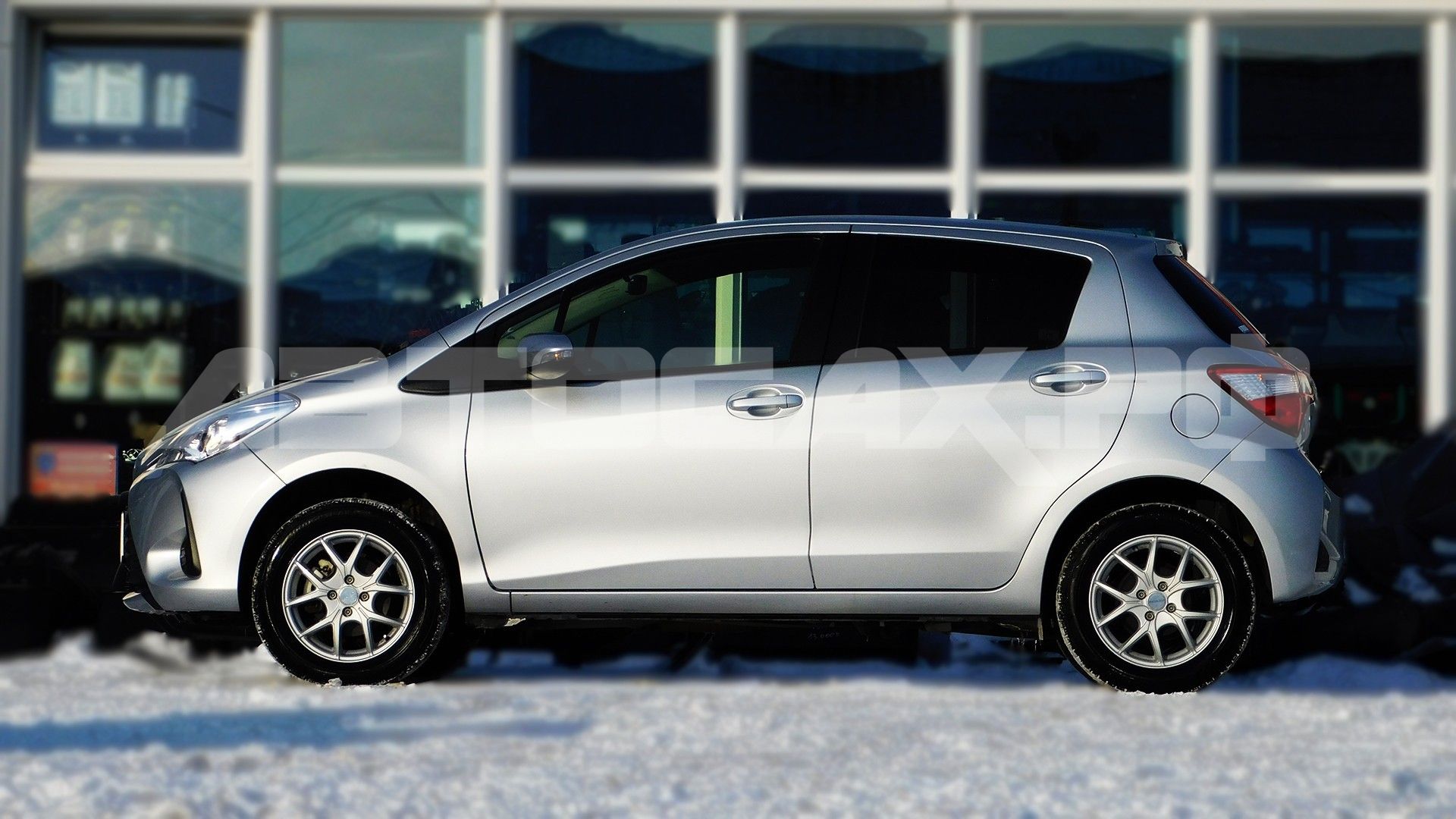 Toyota Vitz 2017, Хэтчбек — фото 5