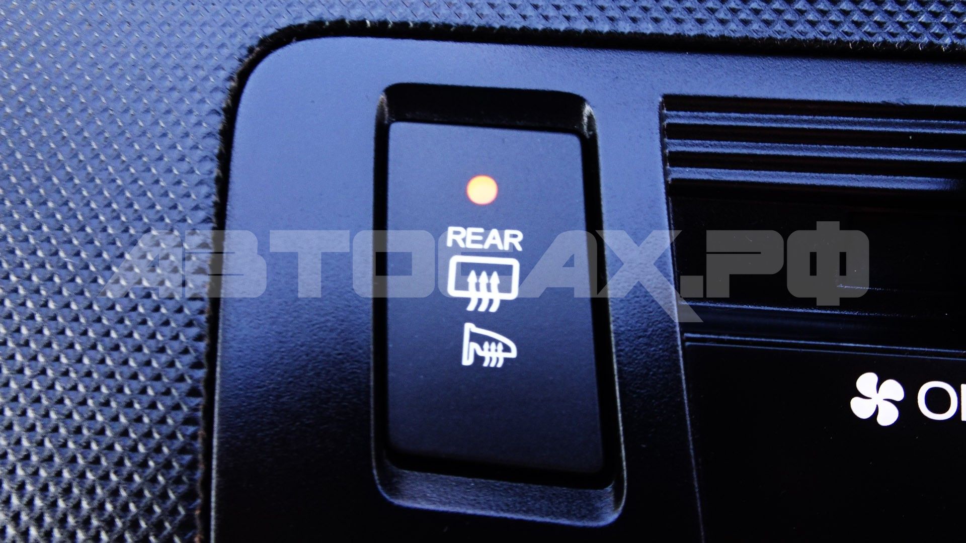 Honda Freed Spike 2015, Минивэн — фото 26