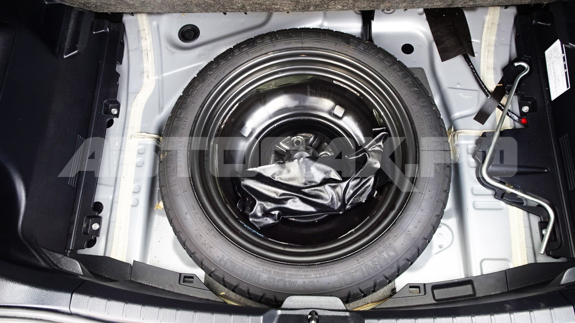 Toyota Vitz 2015, Хэтчбек — фото 21
