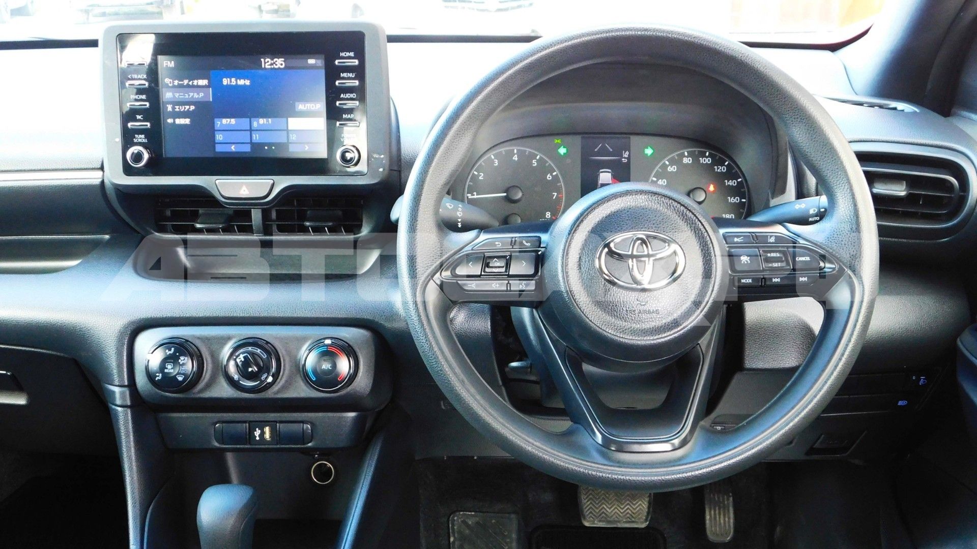 Toyota Yaris 2022, Хэтчбек — фото 30