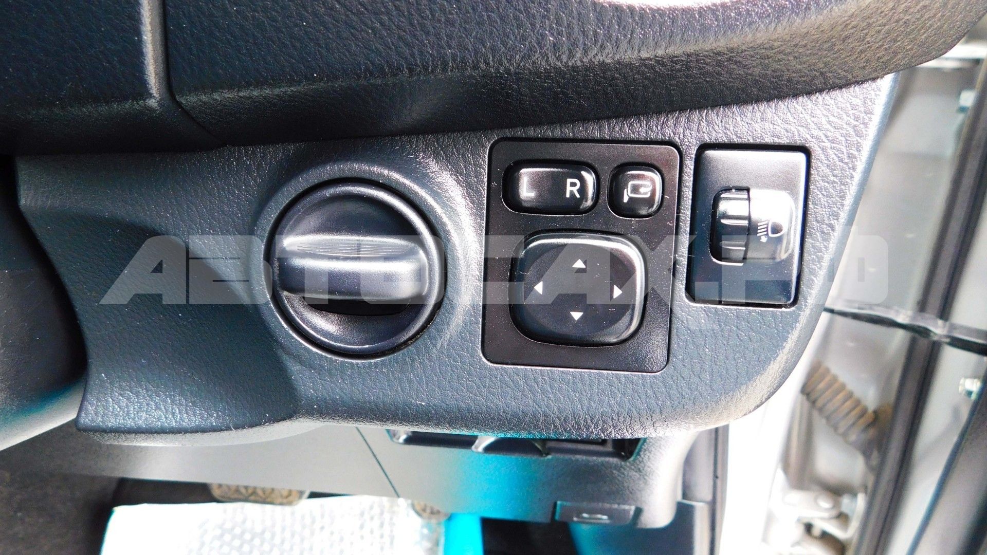 Toyota Vitz 2019, Хэтчбек — фото 10
