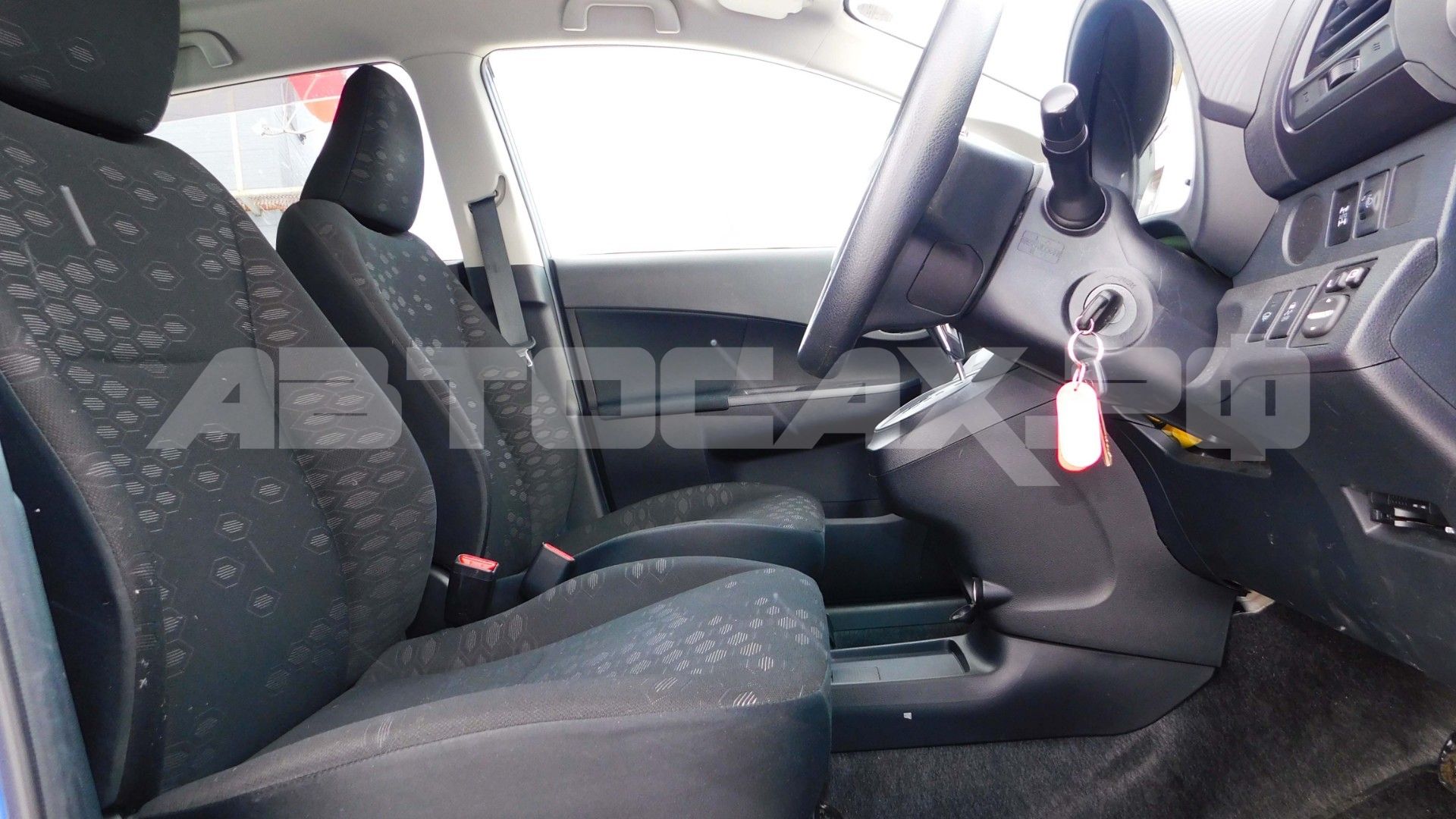 Toyota Ractis 2014, Хэтчбек — фото 10