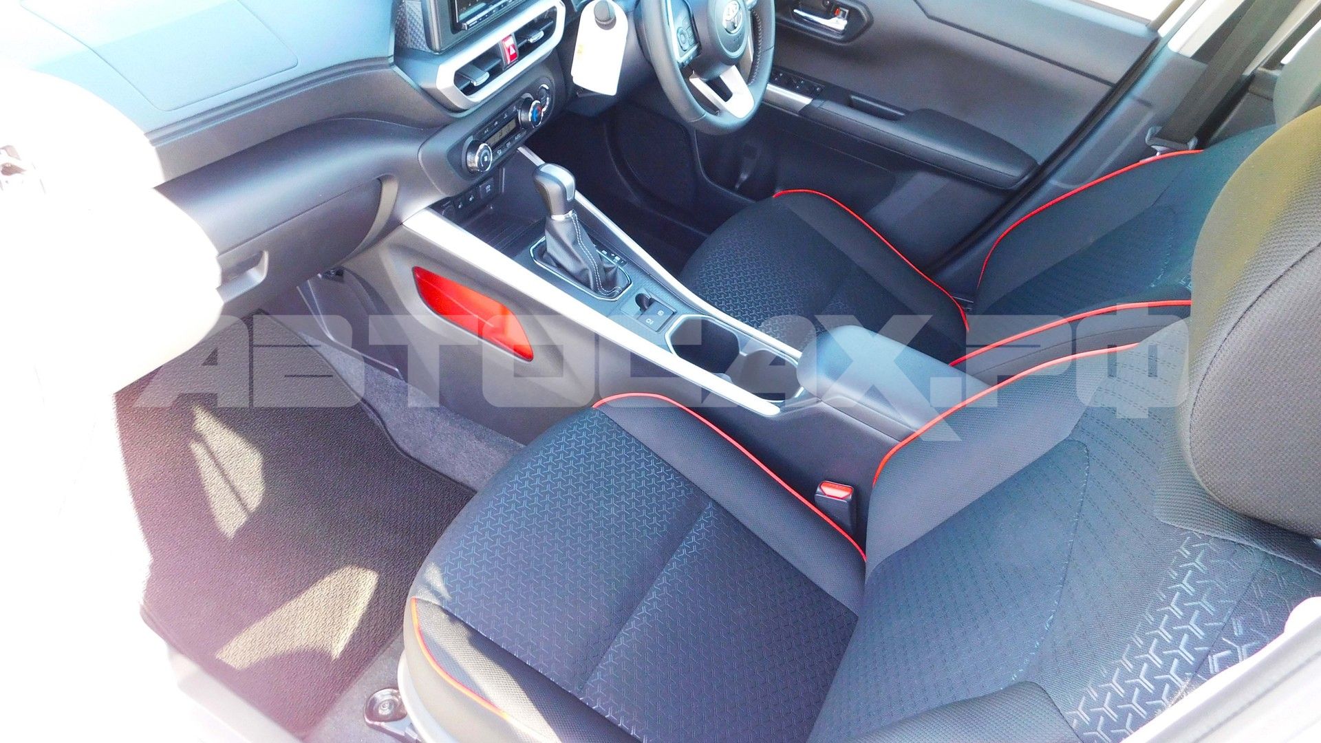 Toyota Raize 2025, Кроссовер — фото 13