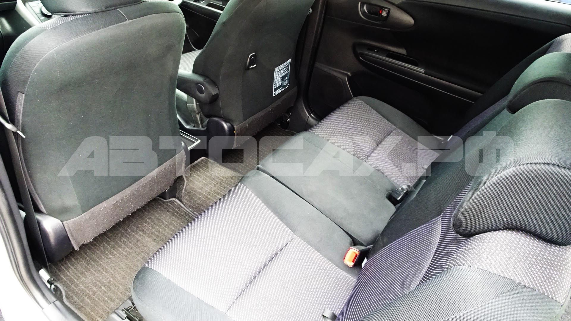Toyota Wish 2016, Минивэн — фото 16