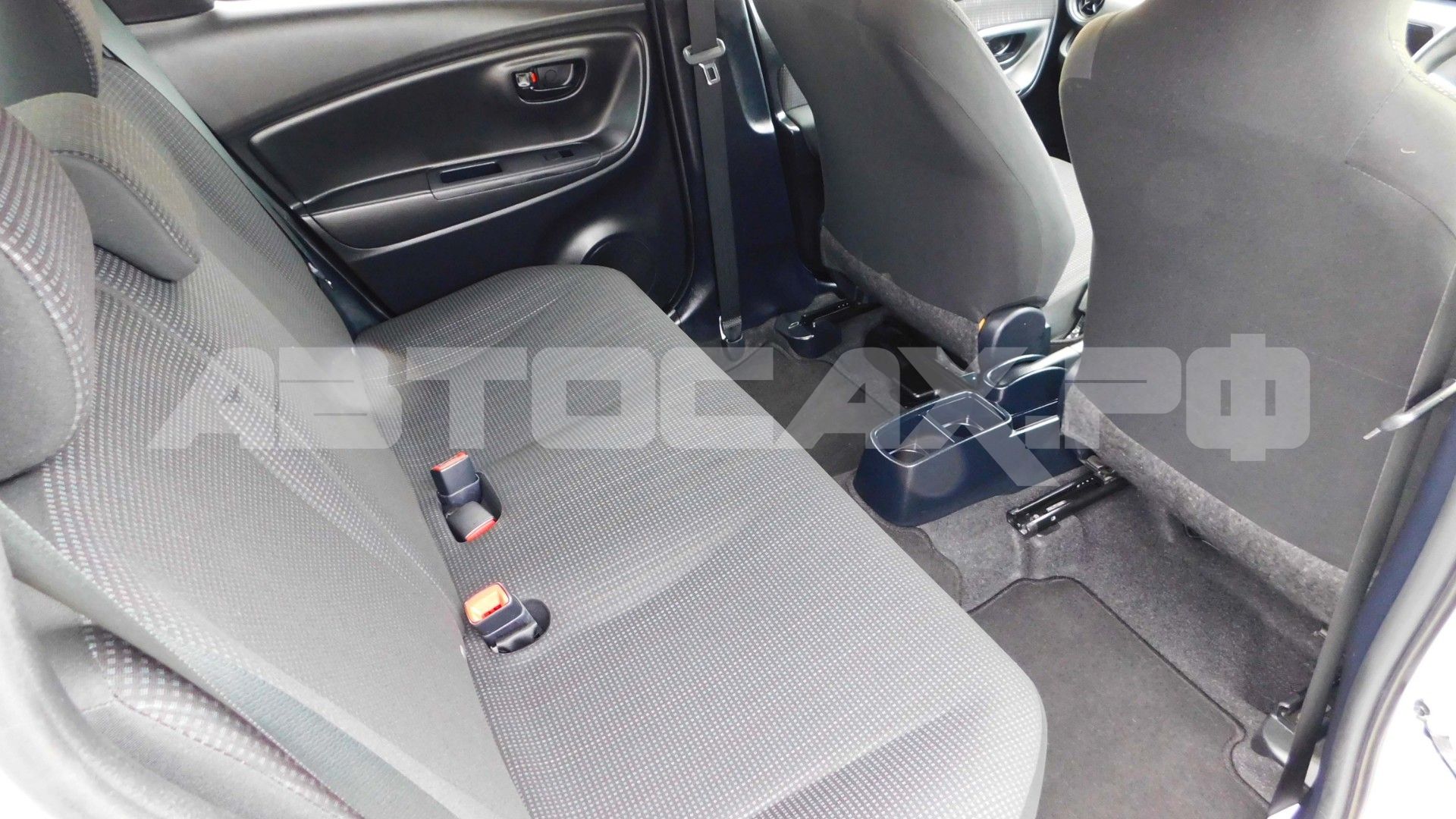 Toyota Vitz 2019, Хэтчбек — фото 20