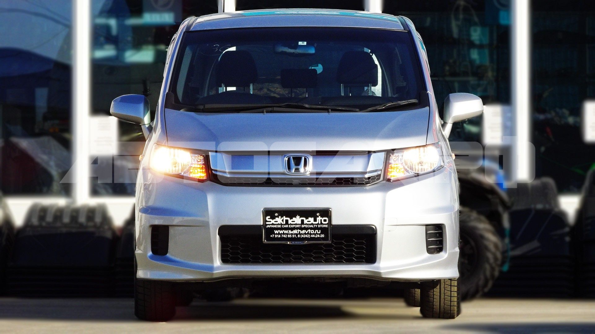 Honda Freed Spike 2015, Минивэн — фото 5