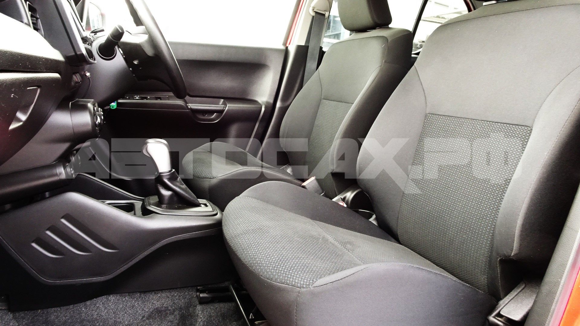 Suzuki Ignis 2019, Кроссовер — фото 10