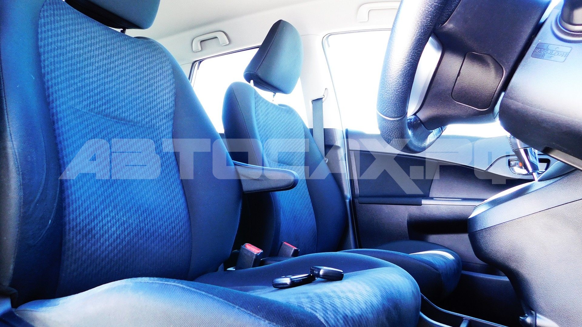 Toyota Ractis 2015, Хэтчбек — фото 7