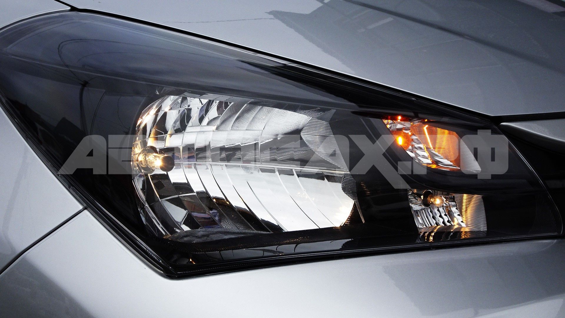 Toyota Vitz 2015, Хэтчбек — фото 34