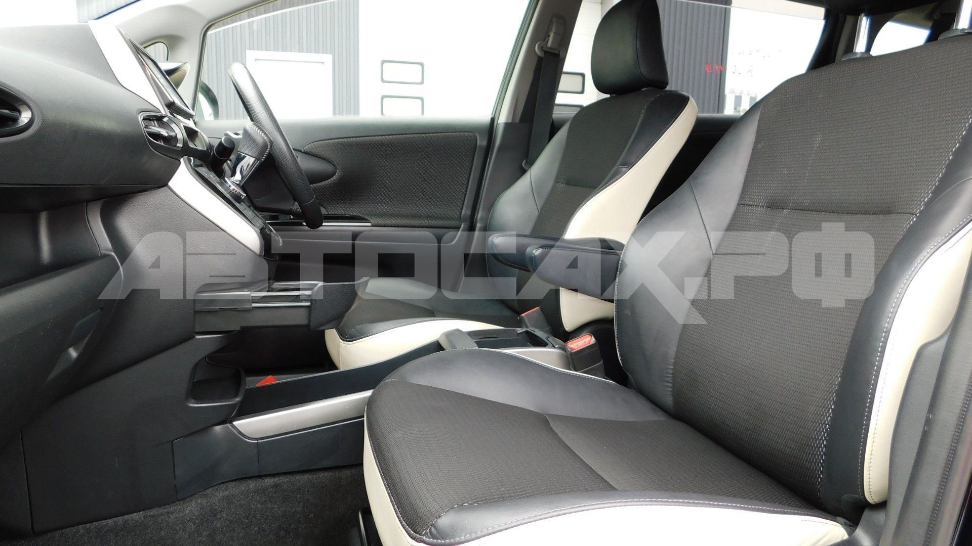 Toyota Wish 2017, Универсал — фото 16