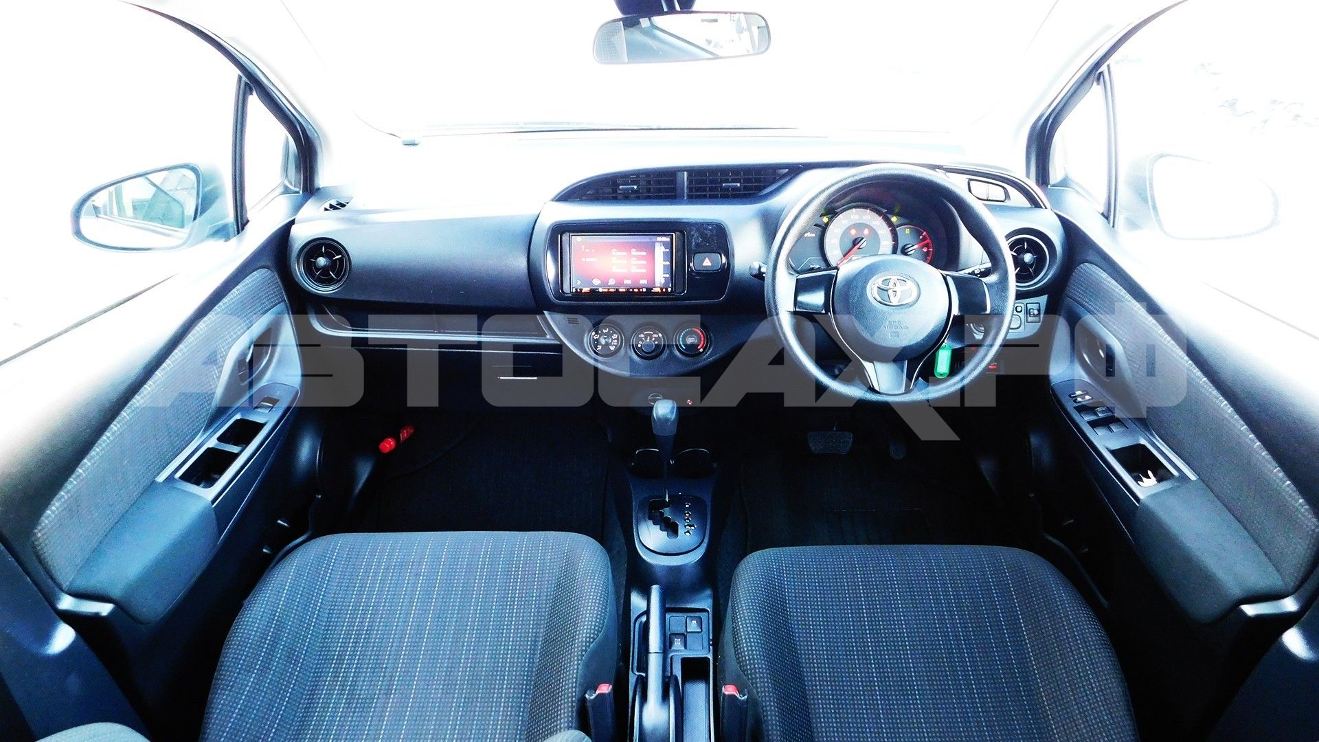 Toyota Vitz 2017, Хэтчбек — фото 21