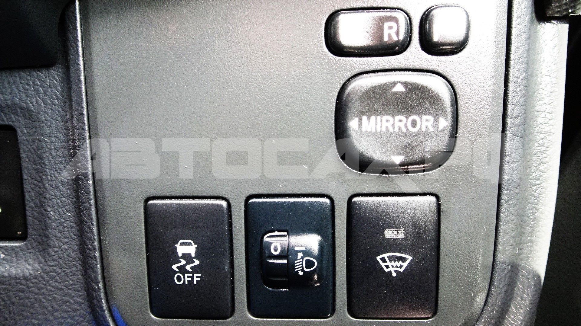 Toyota Wish 2017, Минивэн — фото 31