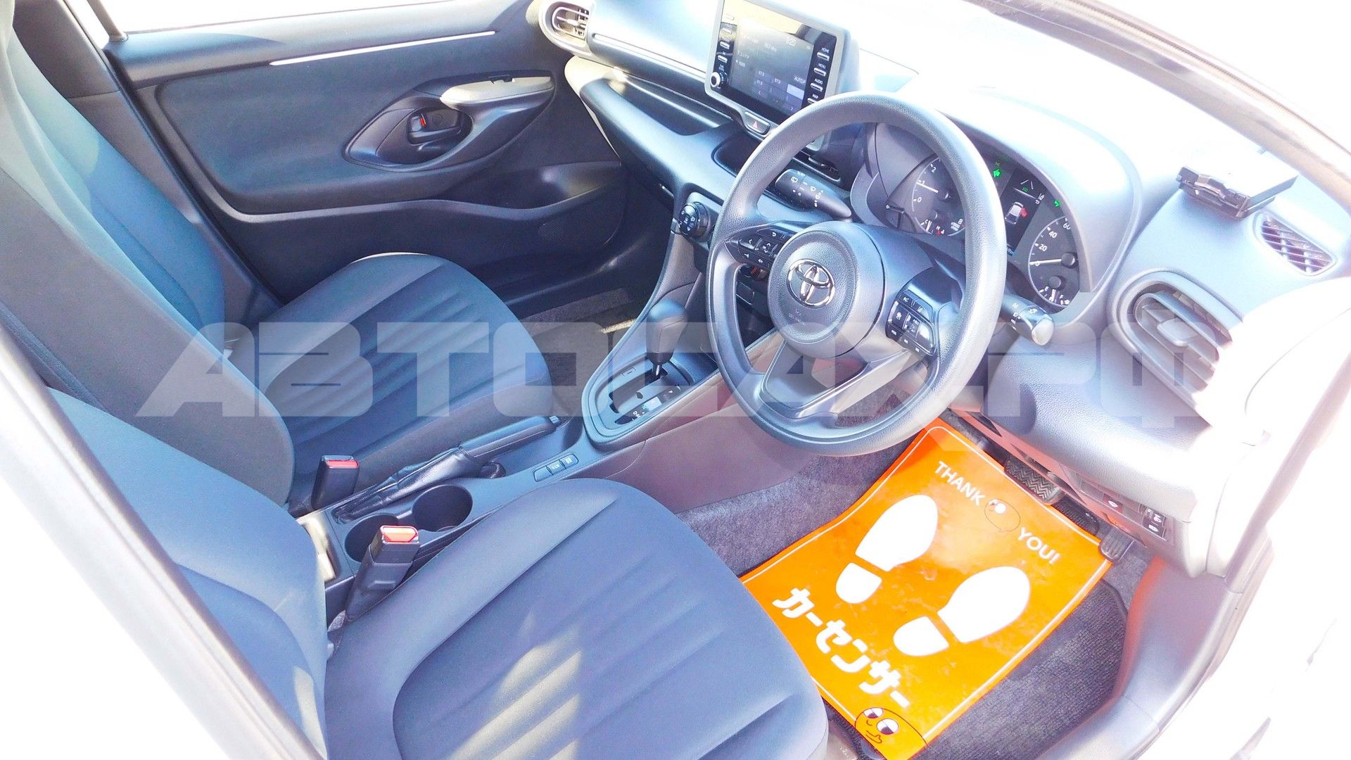 Toyota Yaris 2023, Хэтчбек — фото 9