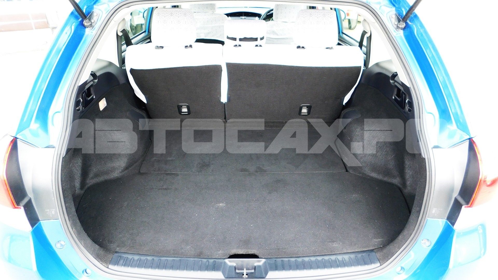 Toyota Corolla Fielder 2016, Универсал — фото 16