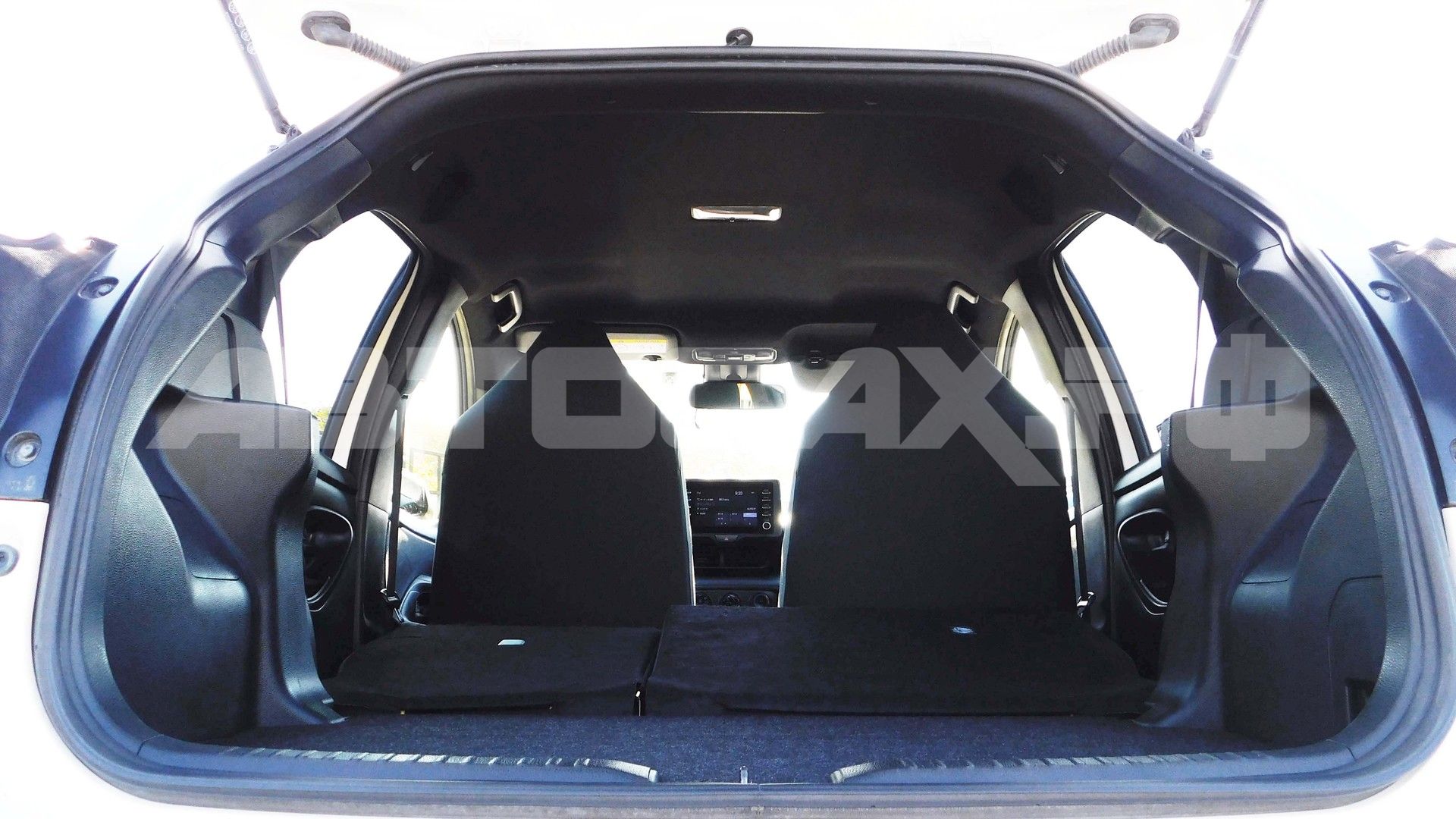 Toyota Yaris 2023, Хэтчбек — фото 38