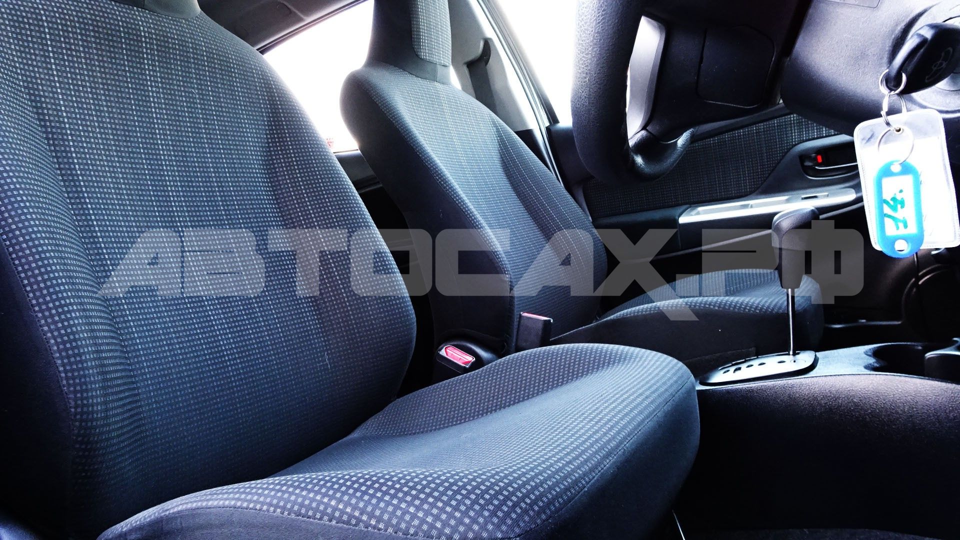 Toyota Vitz 2018, Хэтчбек — фото 9