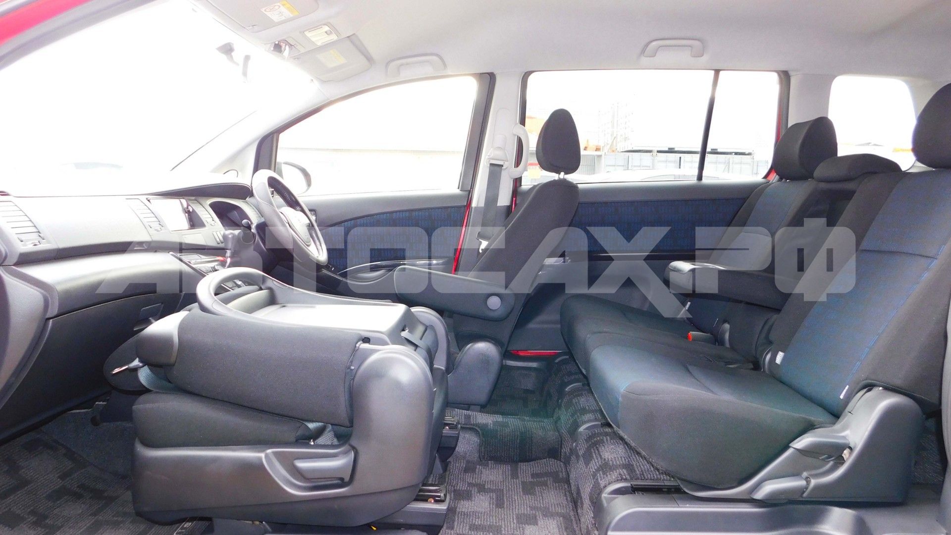 Toyota Isis 2016, Минивэн — фото 18